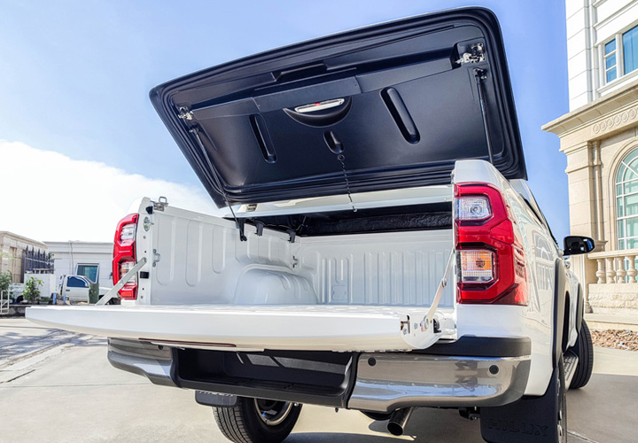 CB-762X Tonneau Cover — Toyota Hilux